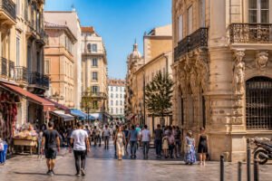 Rue animee a belsunce marseille